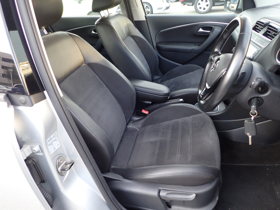 2017 Volkswagen Polo - image 5