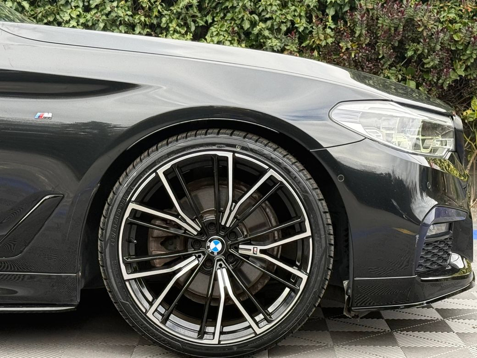 2019 BMW 5 Series - image 9