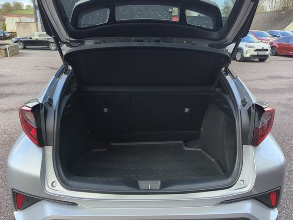 2022 Toyota C-HR - image 10