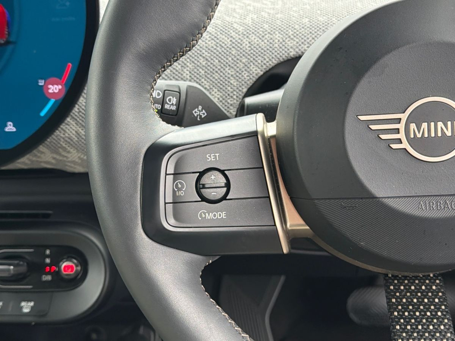 2024 MINI Hatch - image 15