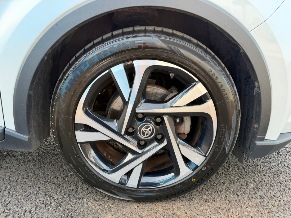 2023 Toyota C-HR - image 5