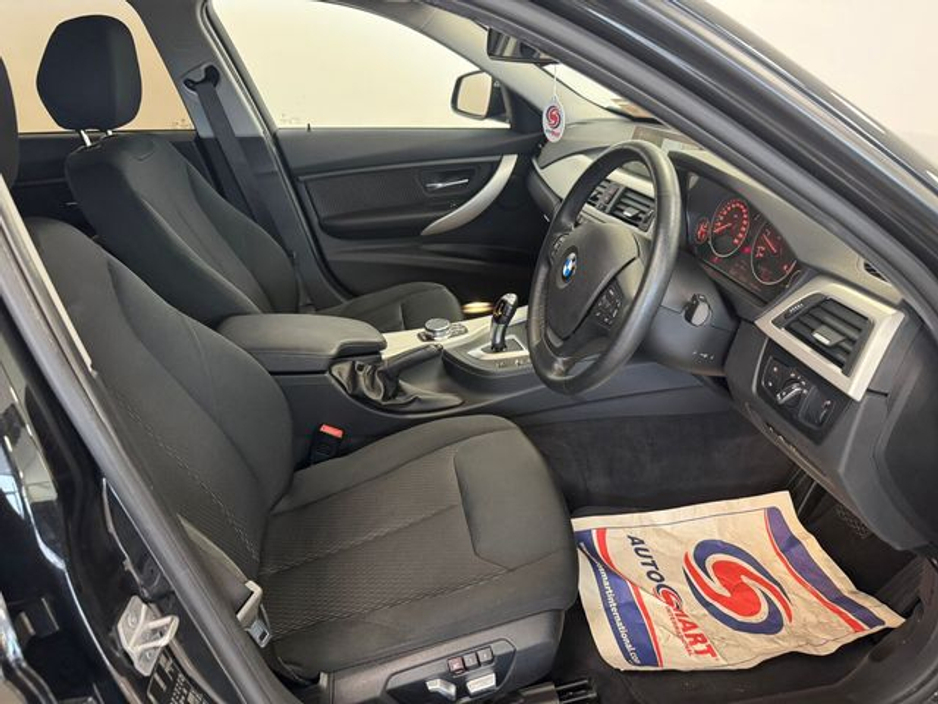 2016 BMW 3 Series - image 8