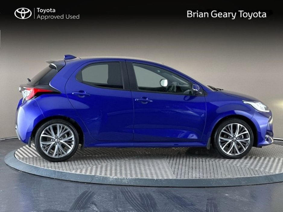 2024 Toyota Yaris PLATINUM Sunroof €28,950