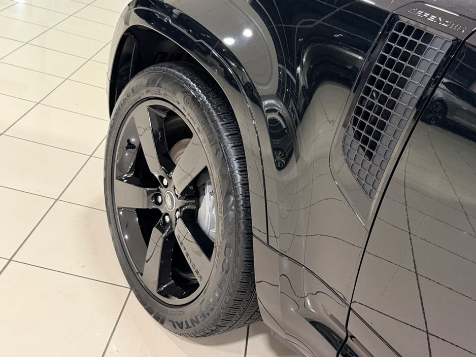 2025 Land Rover Defender X-DYNAMIC SE=HUGE SPEC//LIGHT INTERIOR//AS NEW=2 YEAR WARRANTY=TAILORED FINANCE PACKAGES AVAILABLE=TRADE IN'S WELCOME €104,995