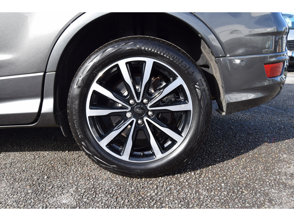 2017 Ford Kuga - image 6
