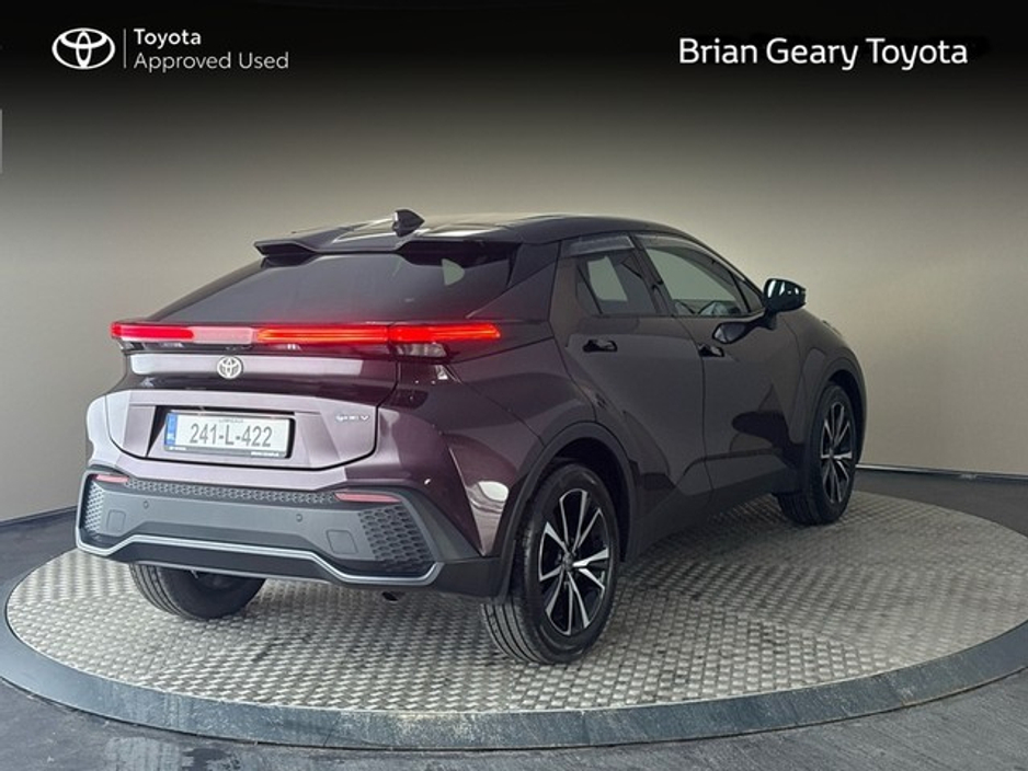 2024 Toyota C-HR - image 2