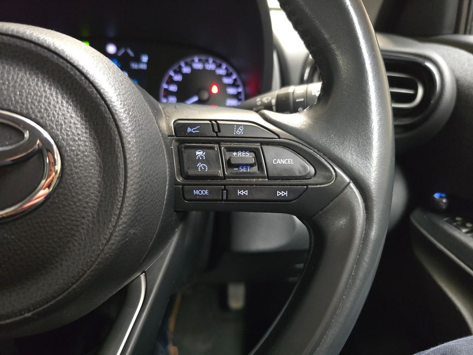 2021 Toyota Yaris - image 20