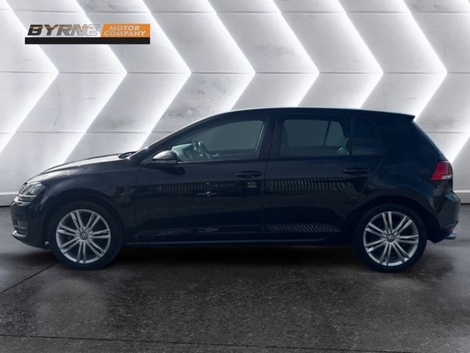 2013 Volkswagen Golf - image 2