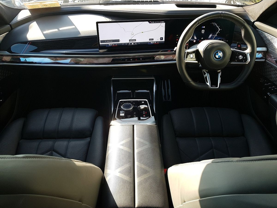 2025 BMW 7 Series - image 4