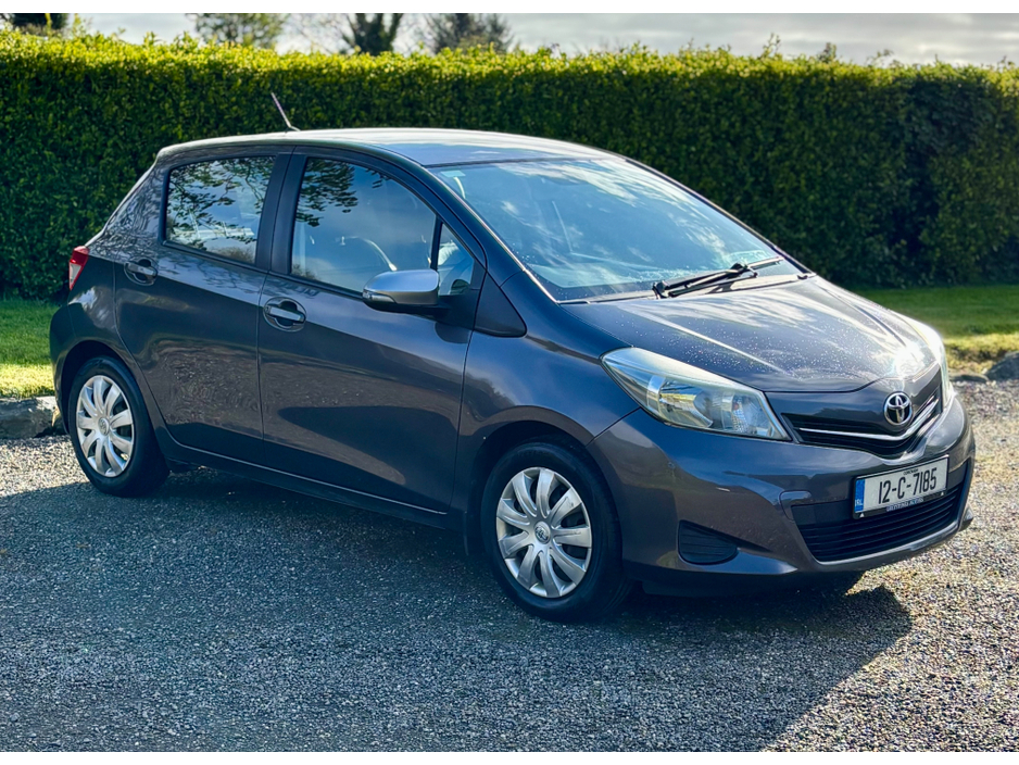 2012 Toyota Yaris - image 7