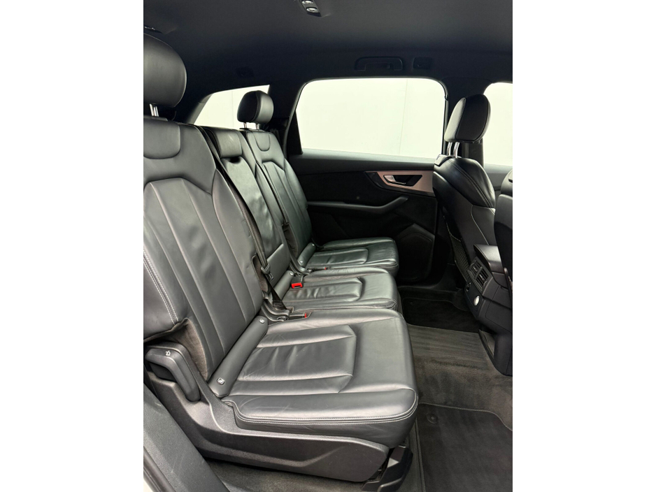 2018 Audi Q7 - image 8