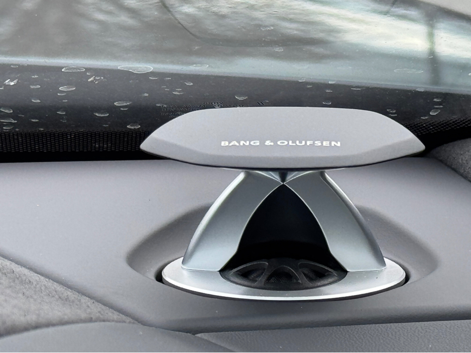 2025 Lamborghini Urus - image 42