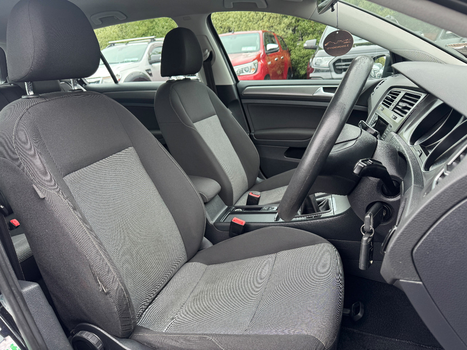 2013 Volkswagen Golf - image 17