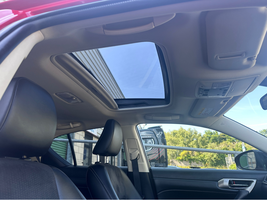 2016 Lexus CT 200 h - image 9