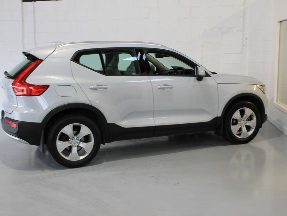 2020 Volvo XC40 - image 5