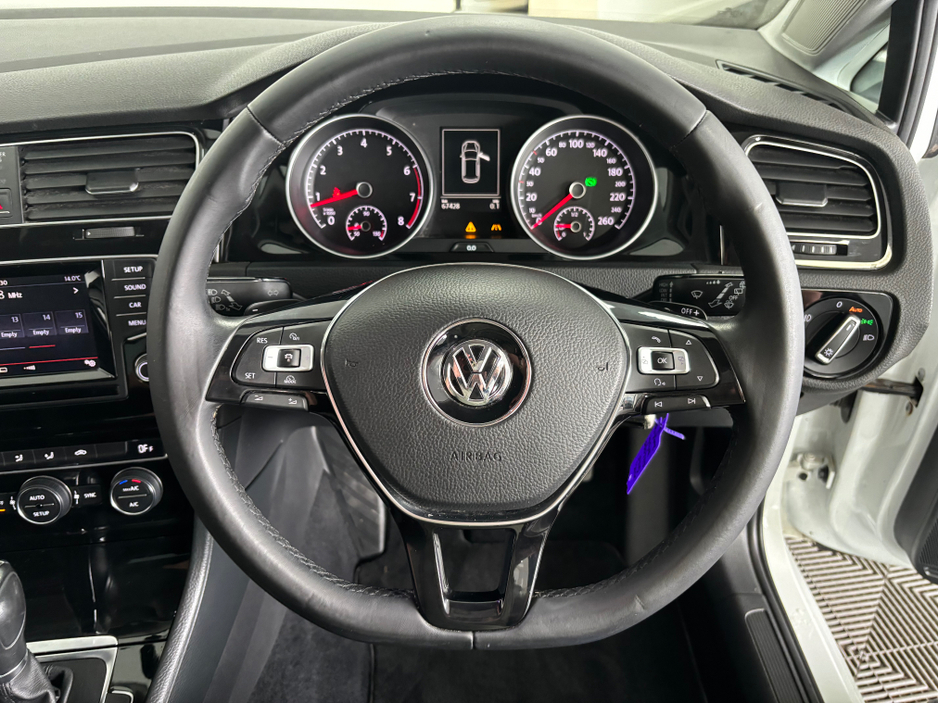 2013 Volkswagen Golf - image 7