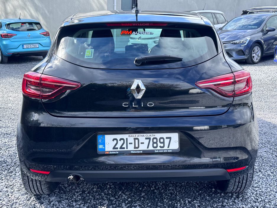 2022 Renault Clio - image 6