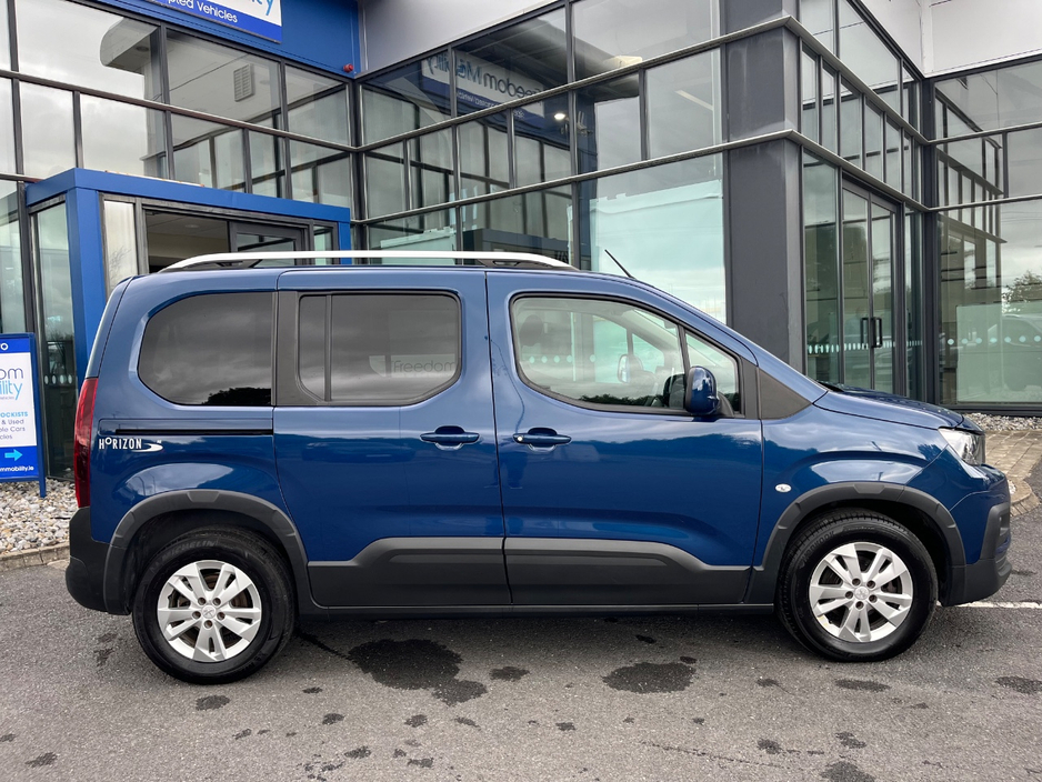 2020 Peugeot Rifter - image 5