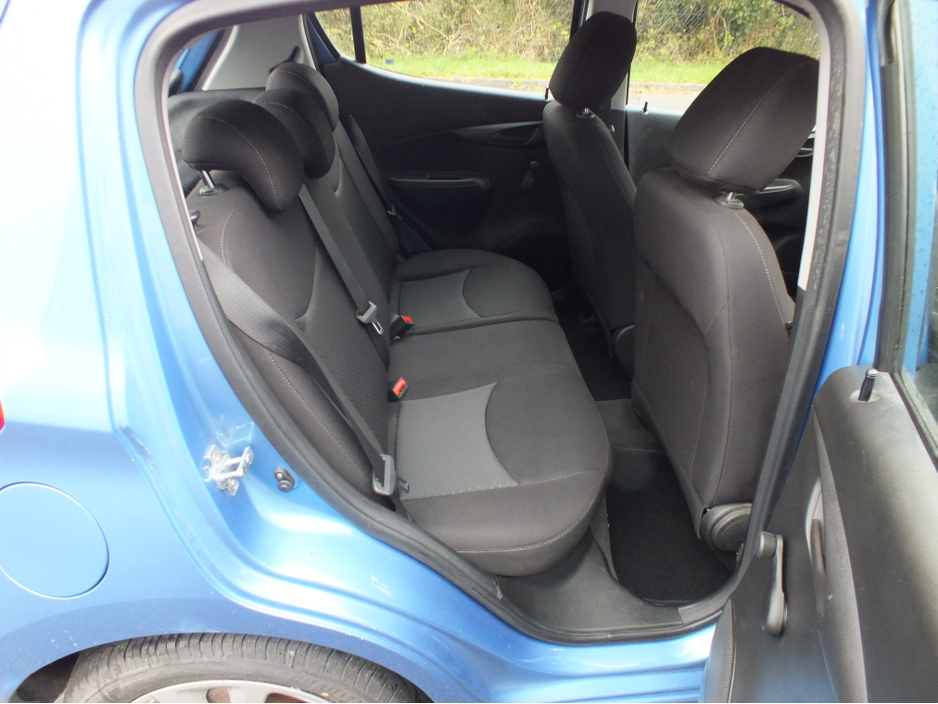 2015 Vauxhall Viva - image 8