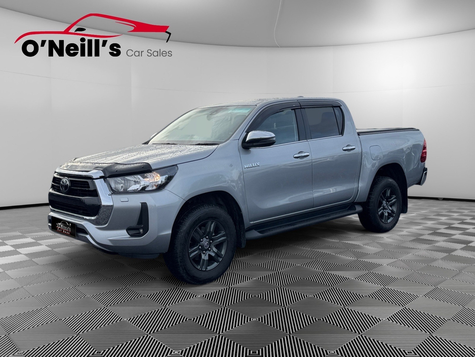 2025 Toyota Hilux - image 5