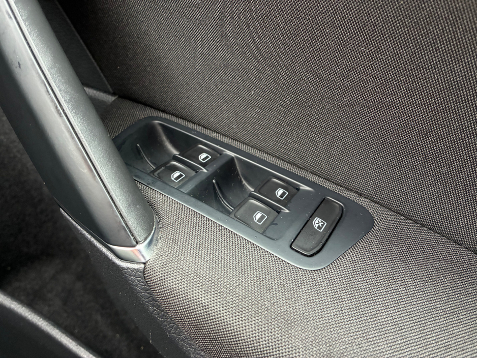 2015 Volkswagen Golf - image 14