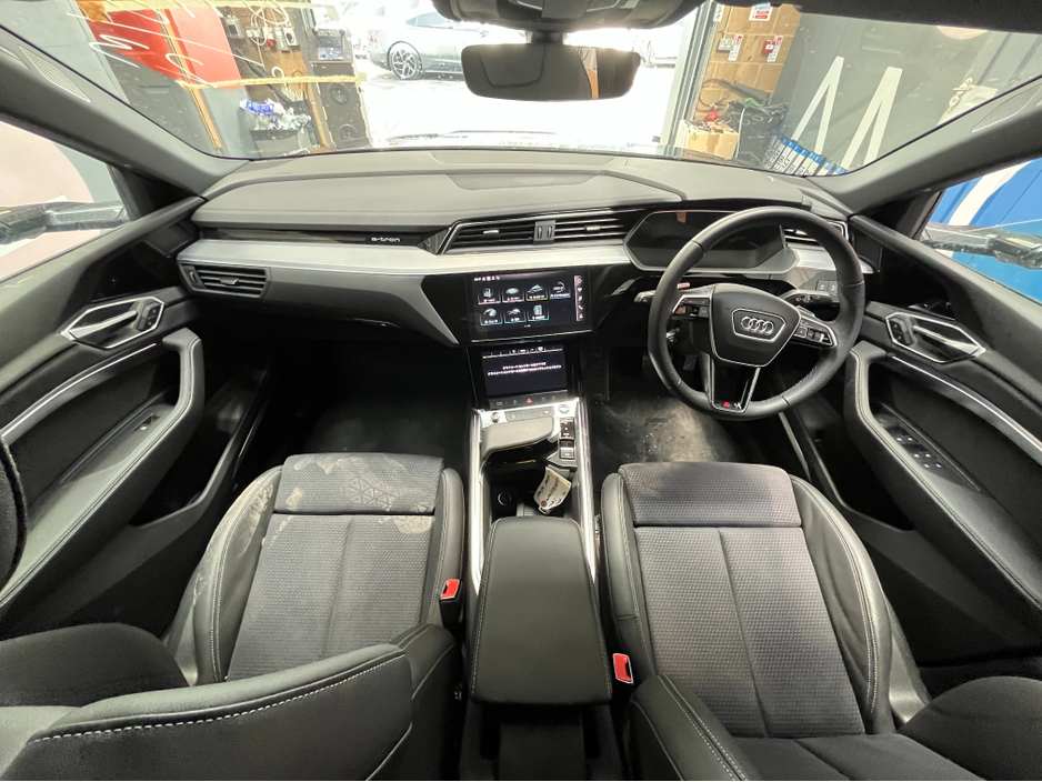 2023 Audi e-tron - image 18