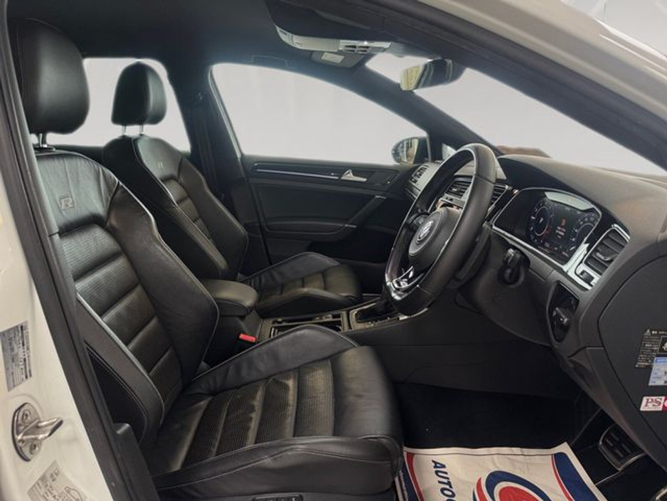 2017 Volkswagen Golf - image 11