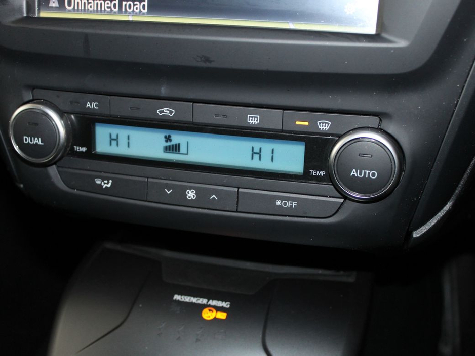 2017 Toyota Avensis 1.6D SOL Navi 4DR €10,499