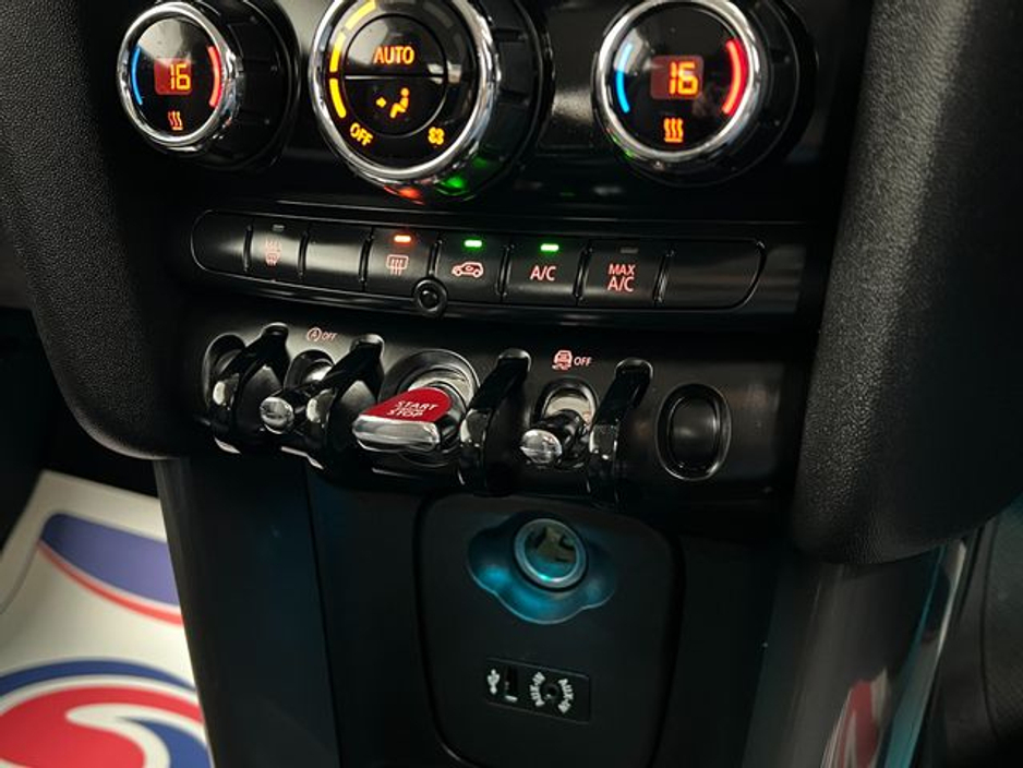 2017 MINI Cooper D - image 31