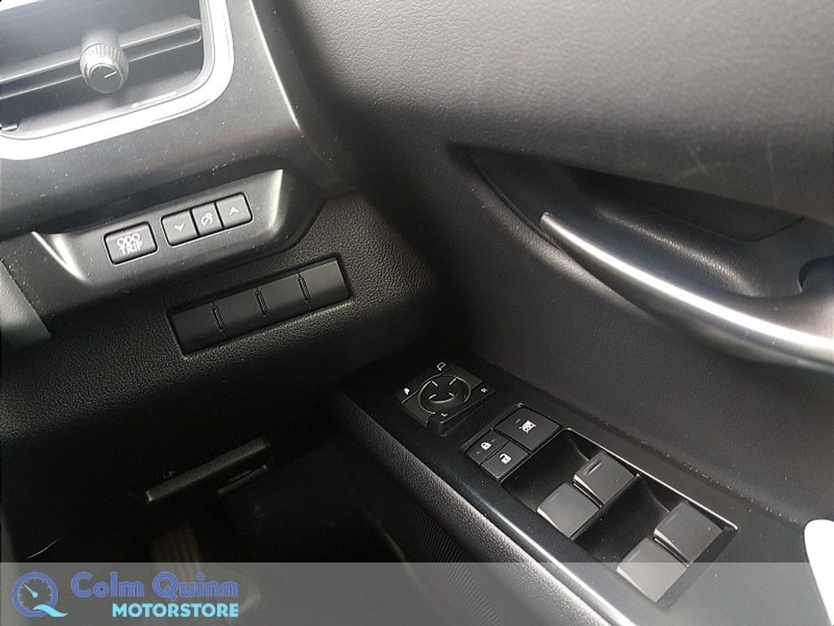 2021 Lexus UX 300 e - image 15