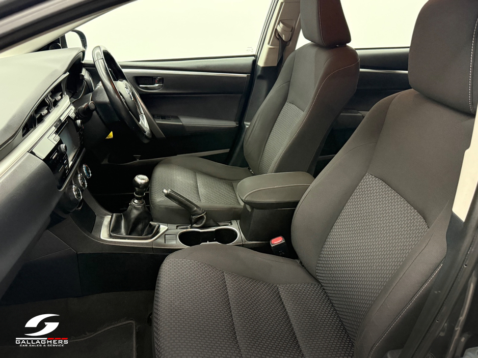 2015 Toyota Corolla - image 9