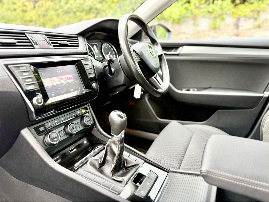 2016 Skoda Superb - image 14