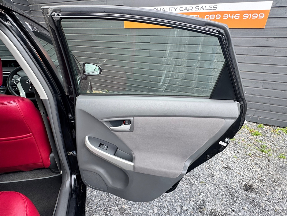 2011 Toyota Prius - image 16