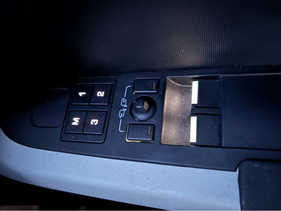 2023 Land Rover Defender - image 15