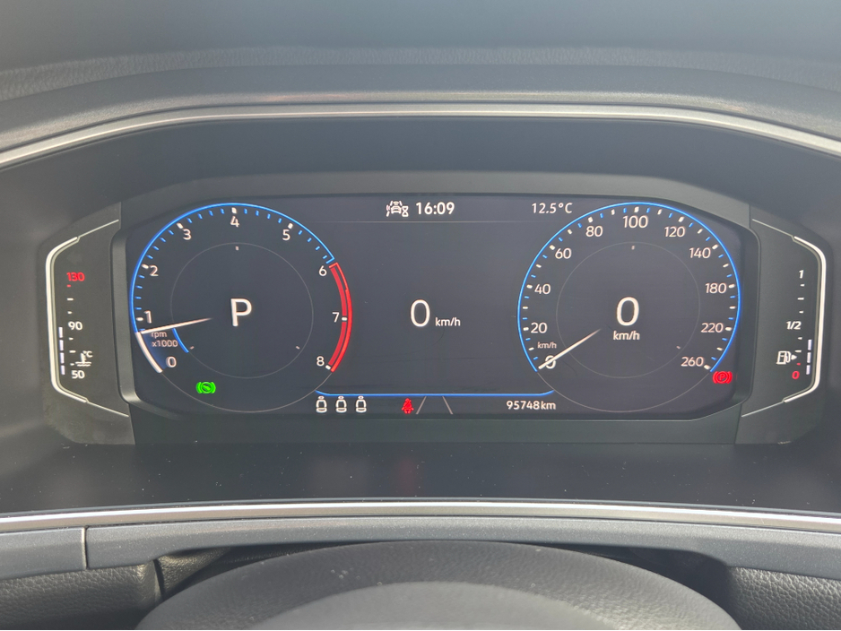 2023 Volkswagen T-Roc - image 15