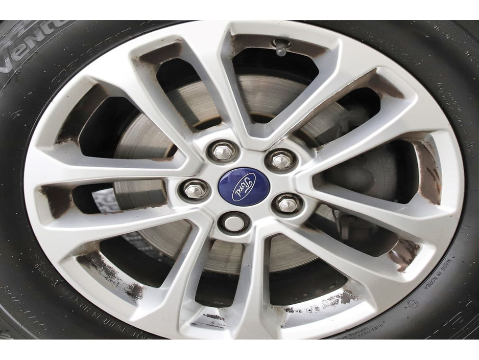 2020 Ford Kuga - image 17