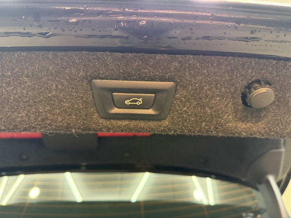 2019 BMW 5 Series - image 35