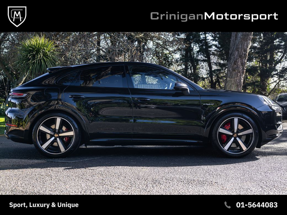 2025 Porsche Cayenne - image 12