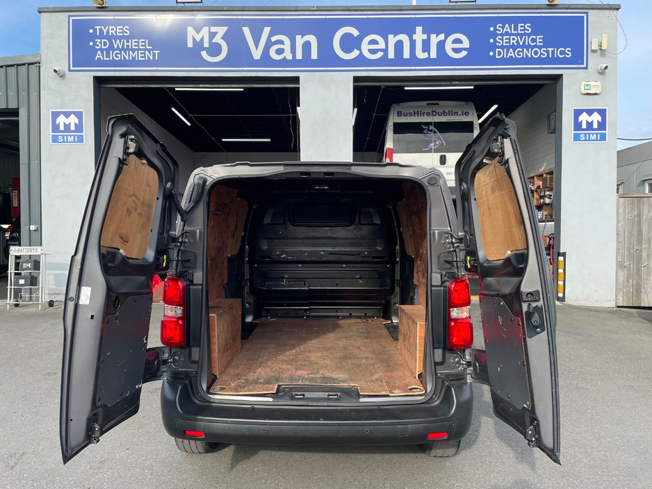 2019 Citroen Dispatch - image 11