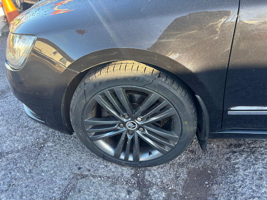 2015 Skoda Superb - image 4