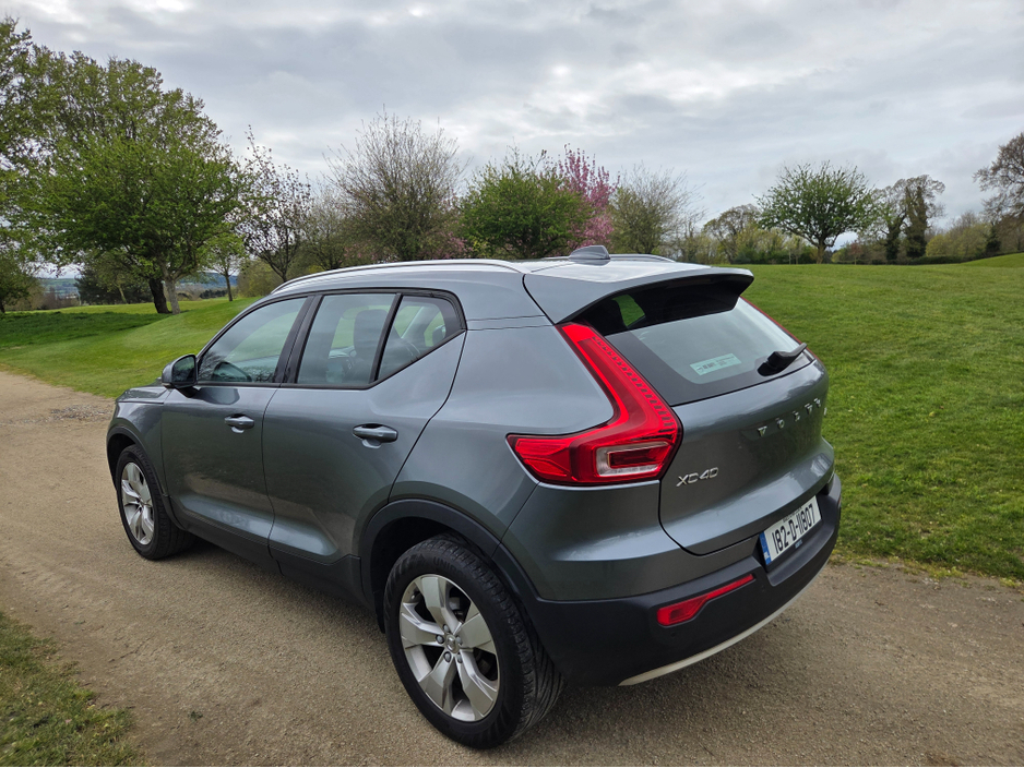 2018 Volvo XC40 - image 2