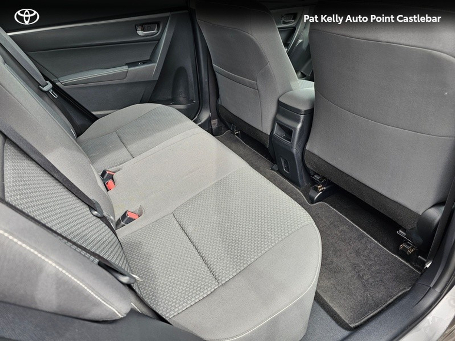 2018 Toyota Corolla - image 10