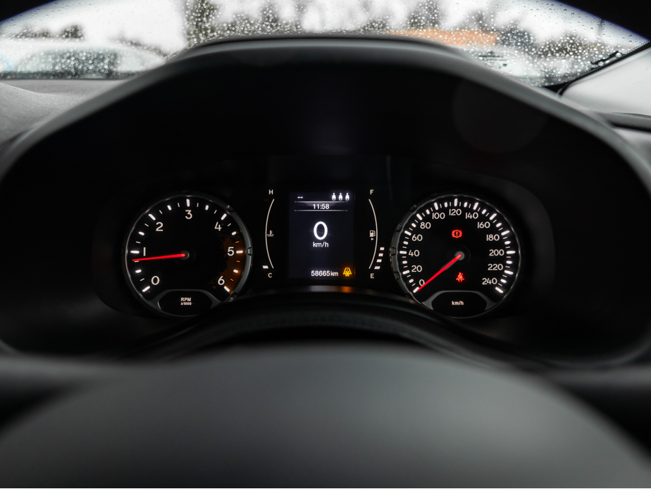 2015 Jeep Renegade - image 12