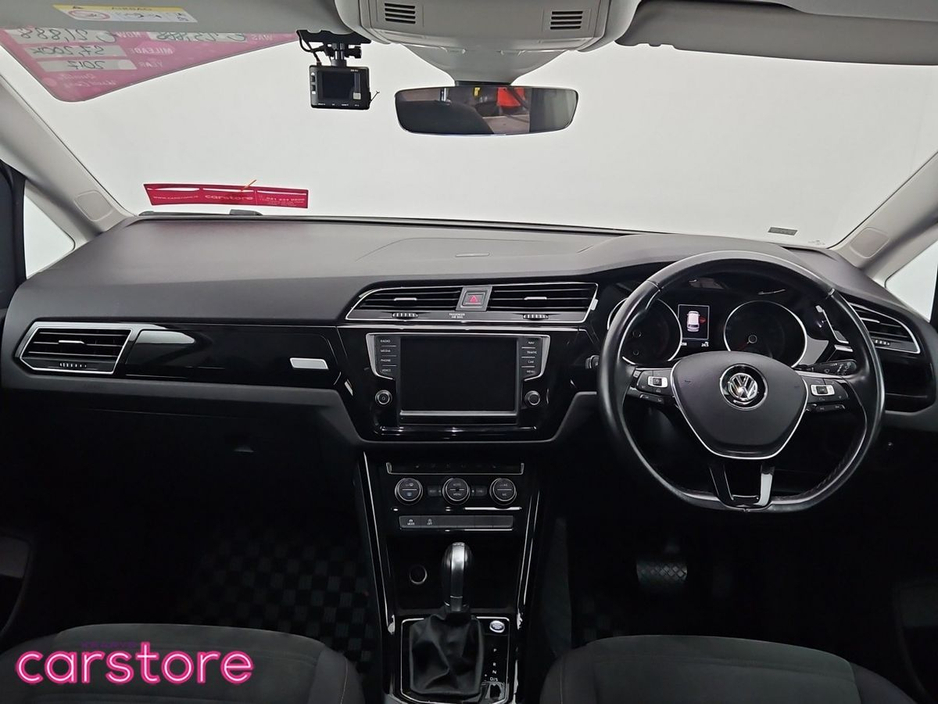 2016 Volkswagen Touran - image 11