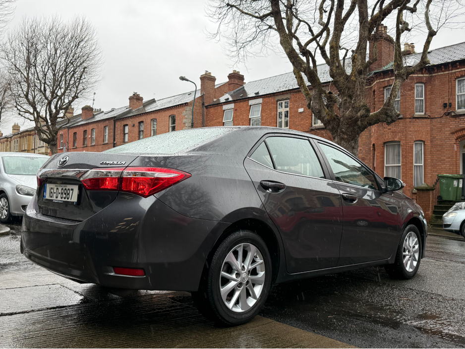 2016 Toyota Corolla - image 5