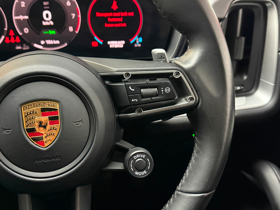 2024 Porsche Cayenne - image 23