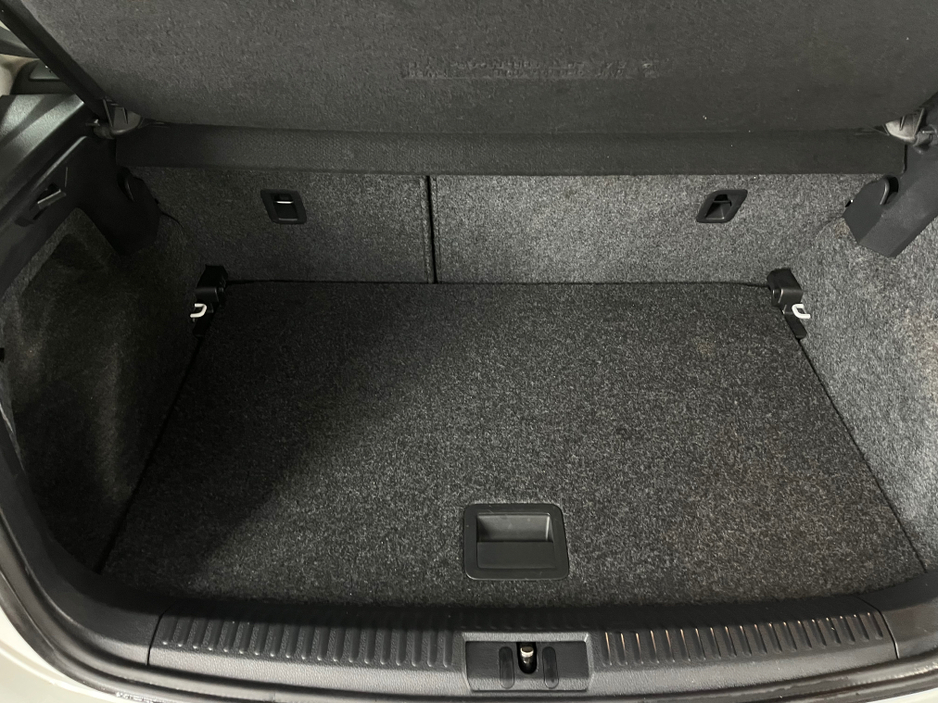 2014 Volkswagen Polo - image 41