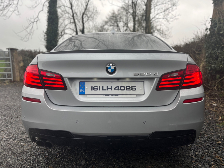 2016 BMW 5 Series - image 12