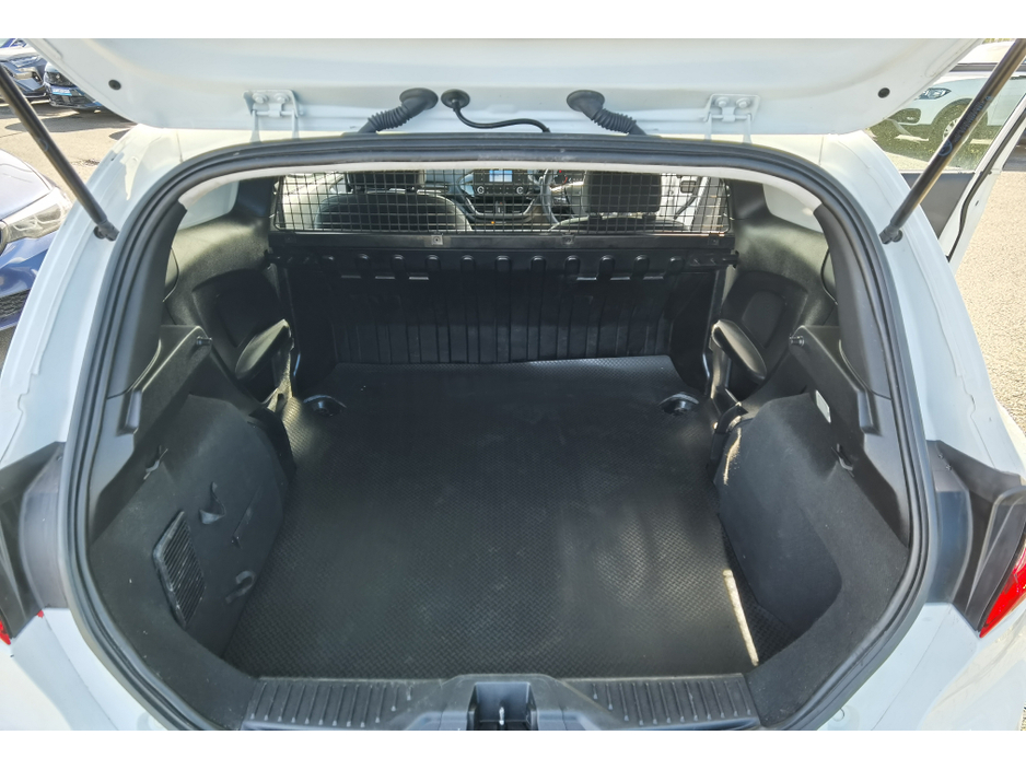 2019 Ford Fiesta - image 10