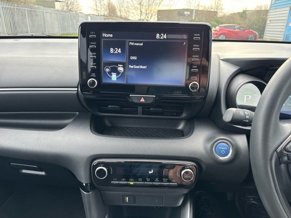 2021 Toyota Yaris - image 12